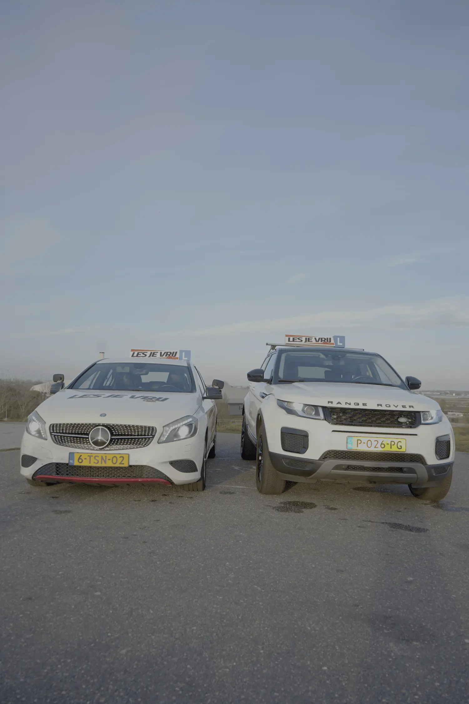 Lesauto's van Rijschool Les je Vrij onderweg voor rijles in het Westland